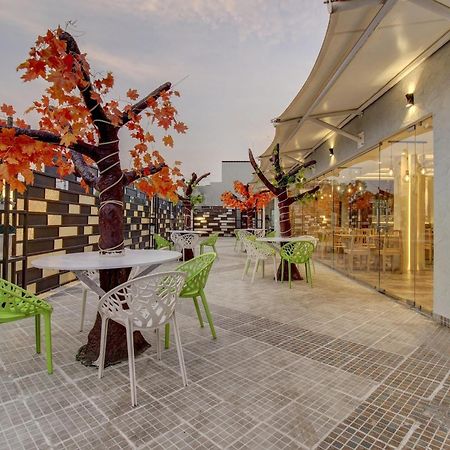 Townhouse Geetraj Near Shalimar Gateway Lucknow Hotel ภายนอก รูปภาพ