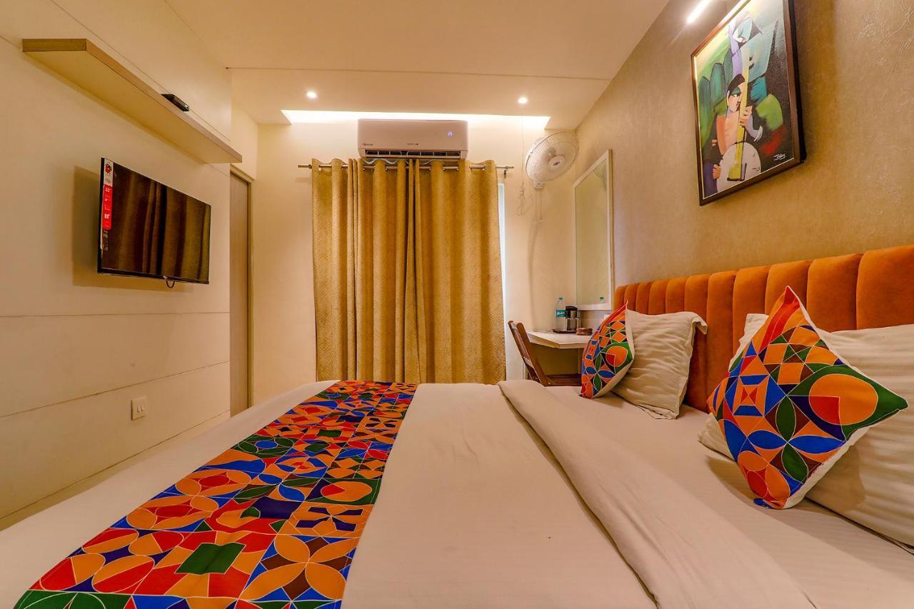 Townhouse Geetraj Near Shalimar Gateway Lucknow Hotel ภายนอก รูปภาพ