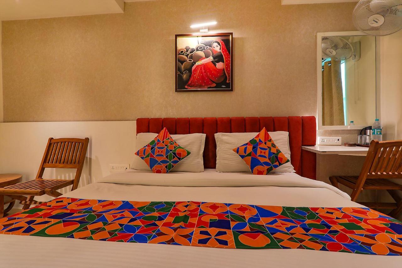 Townhouse Geetraj Near Shalimar Gateway Lucknow Hotel ภายนอก รูปภาพ