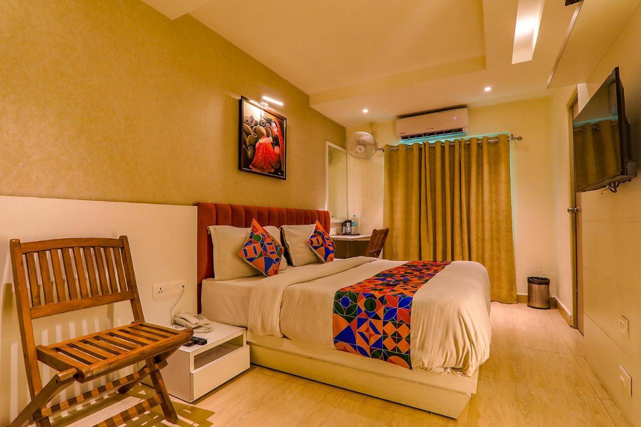 Townhouse Geetraj Near Shalimar Gateway Lucknow Hotel ภายนอก รูปภาพ