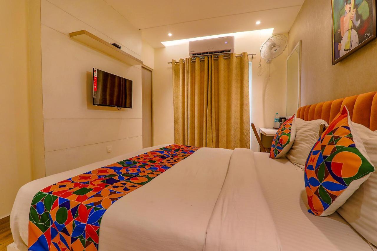 Townhouse Geetraj Near Shalimar Gateway Lucknow Hotel ภายนอก รูปภาพ