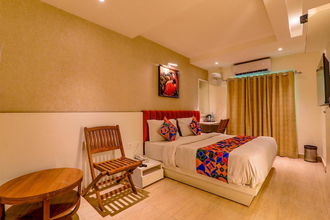 Townhouse Geetraj Near Shalimar Gateway Lucknow Hotel ภายนอก รูปภาพ