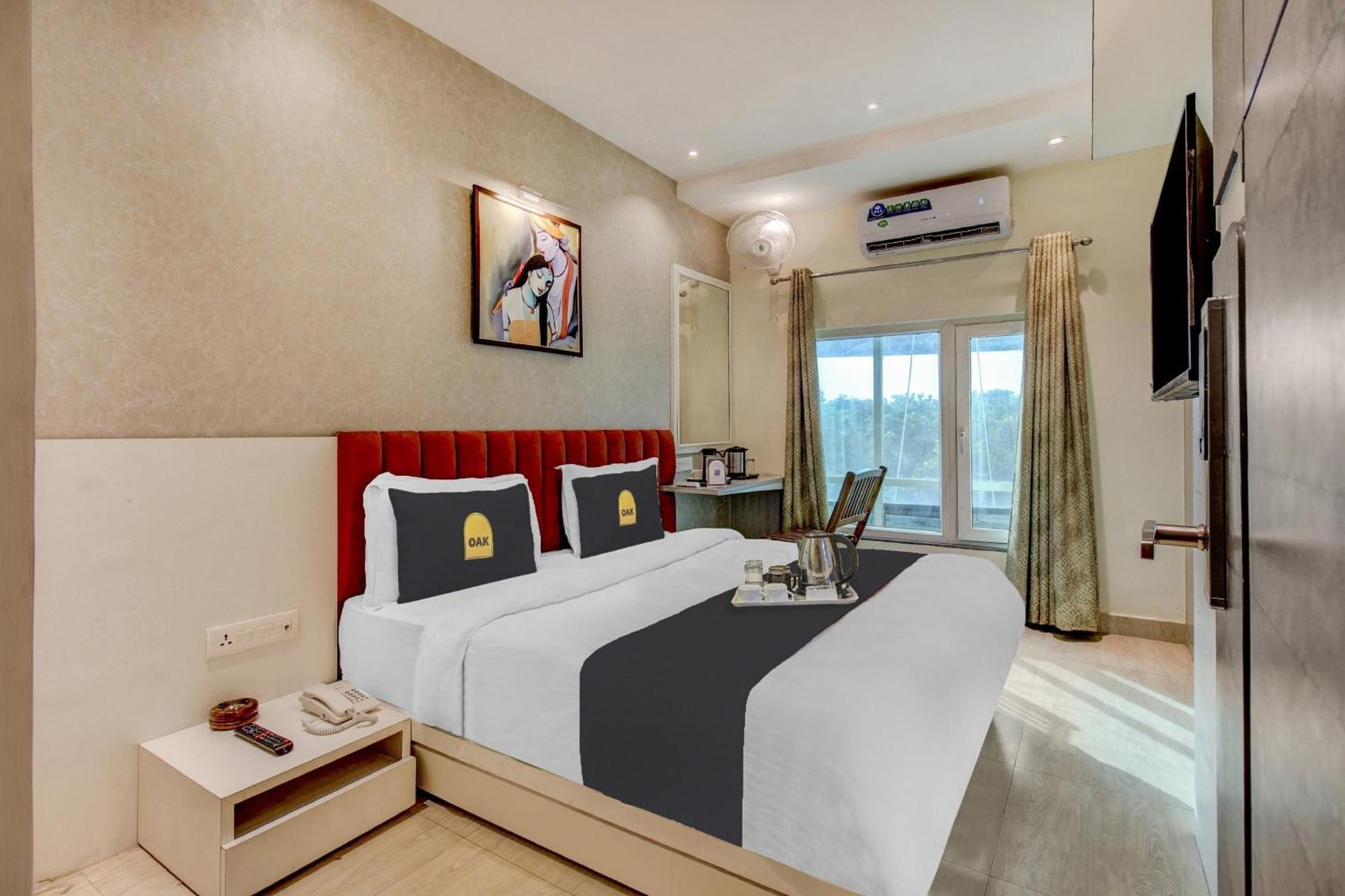 Townhouse Geetraj Near Shalimar Gateway Lucknow Hotel ภายนอก รูปภาพ