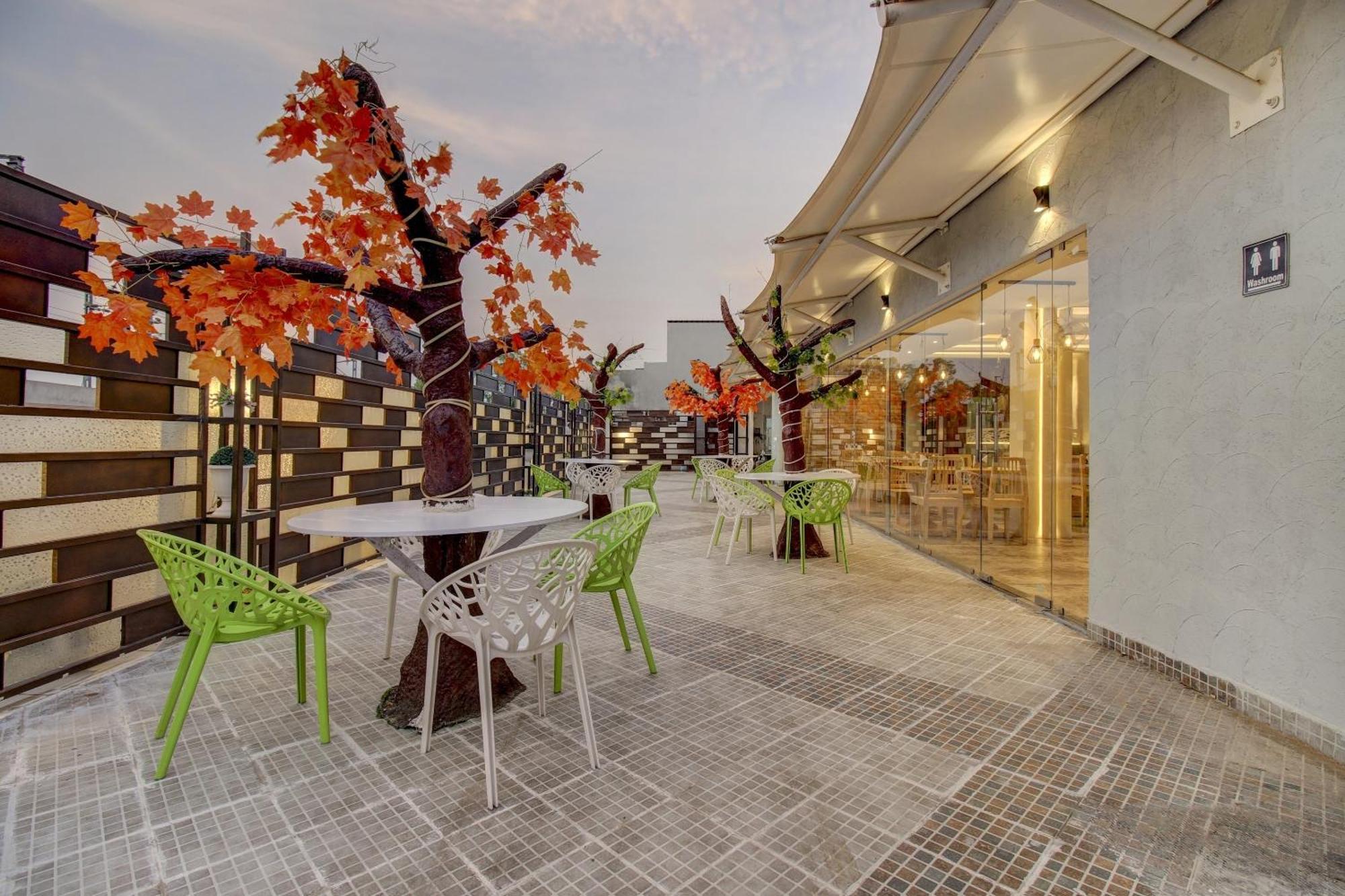 Townhouse Geetraj Near Shalimar Gateway Lucknow Hotel ภายนอก รูปภาพ