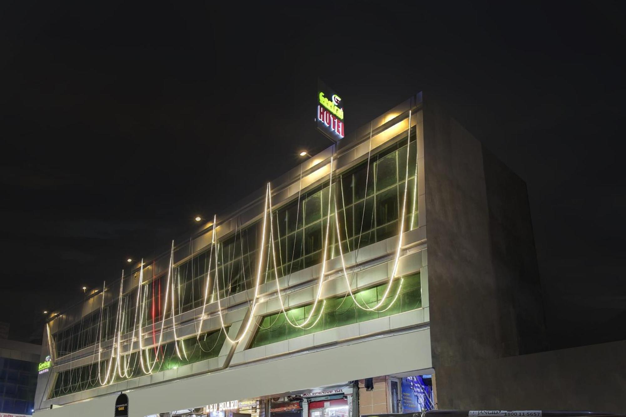 Townhouse Geetraj Near Shalimar Gateway Lucknow Hotel ภายนอก รูปภาพ