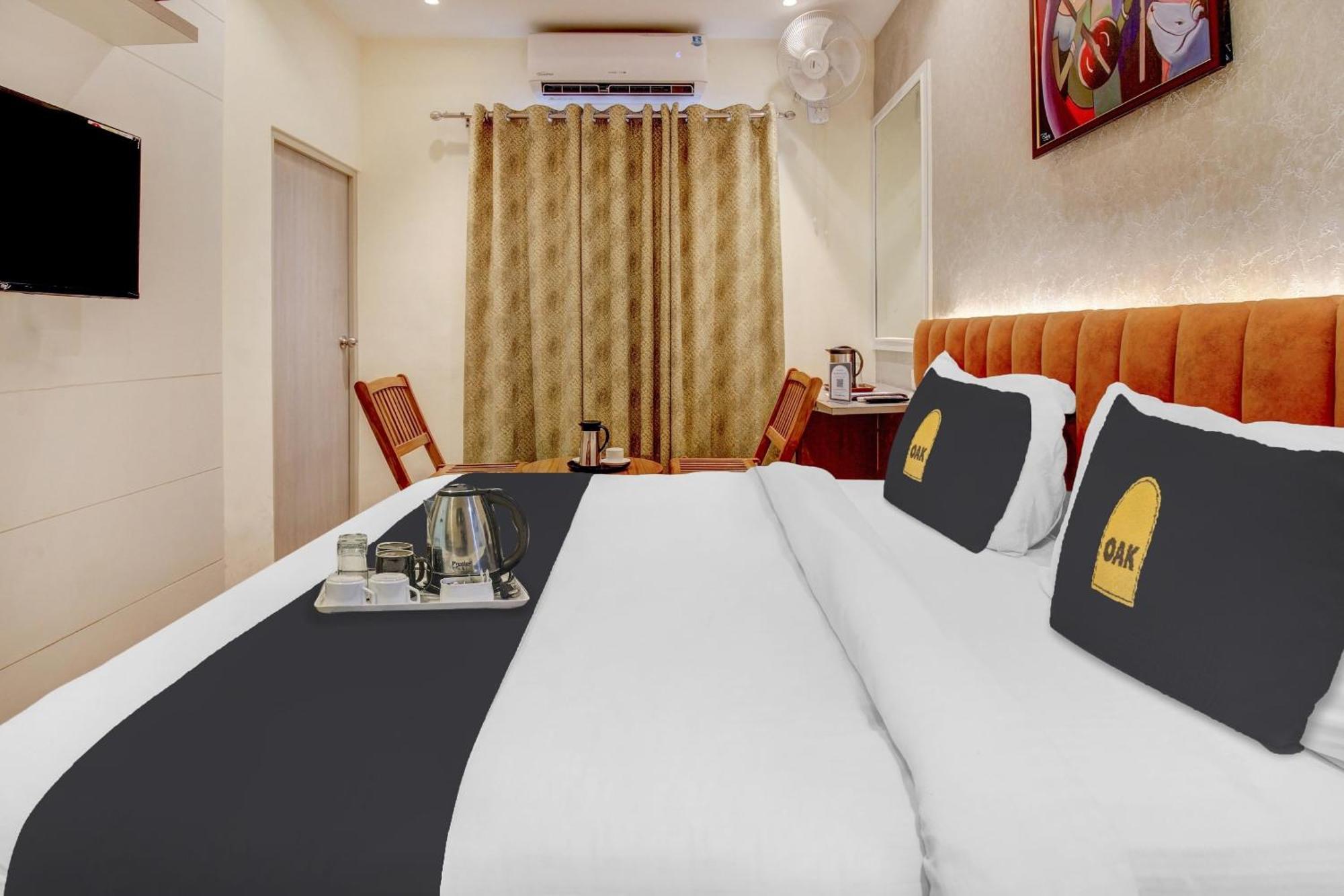 Townhouse Geetraj Near Shalimar Gateway Lucknow Hotel ภายนอก รูปภาพ