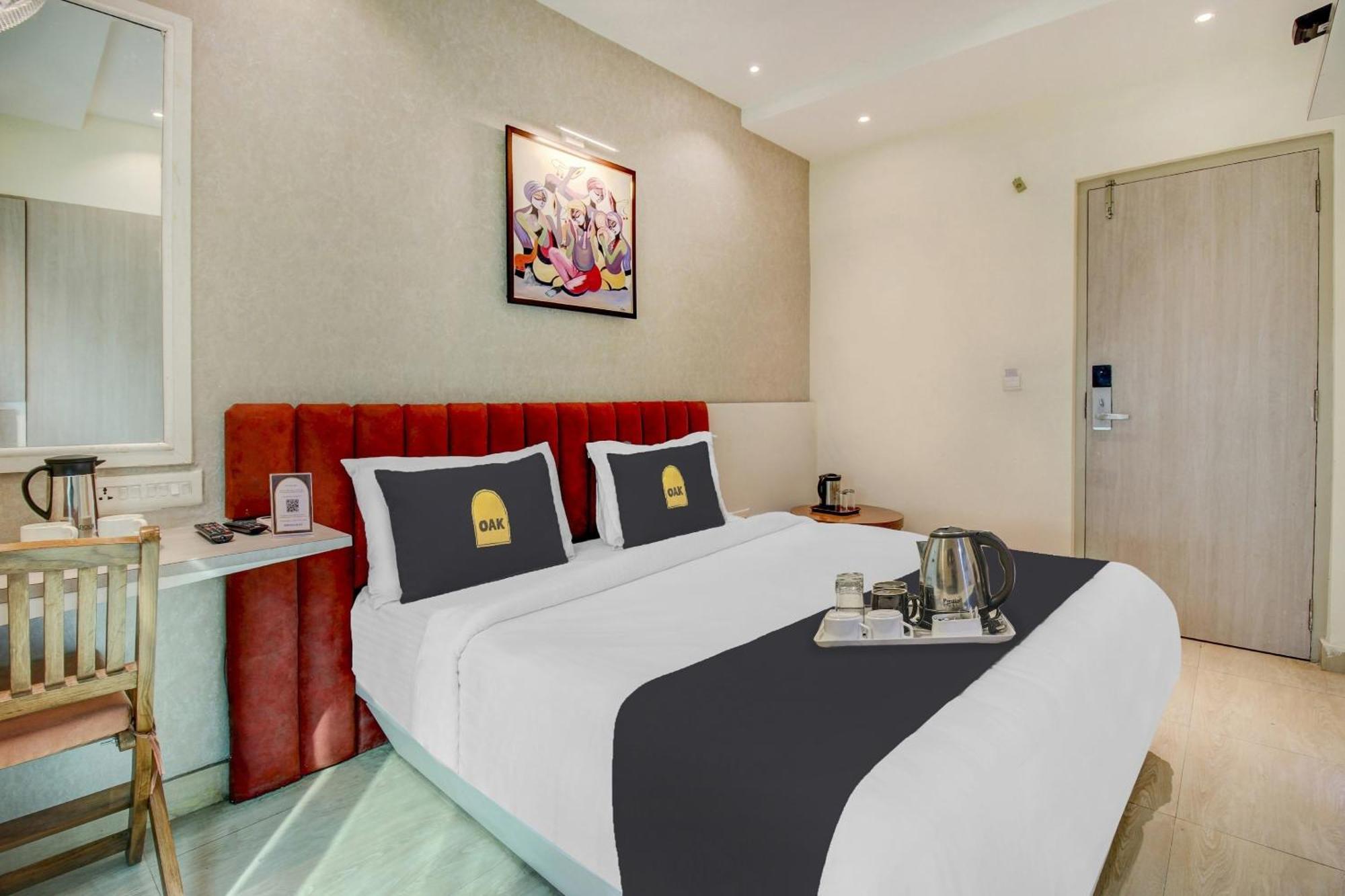 Townhouse Geetraj Near Shalimar Gateway Lucknow Hotel ภายนอก รูปภาพ