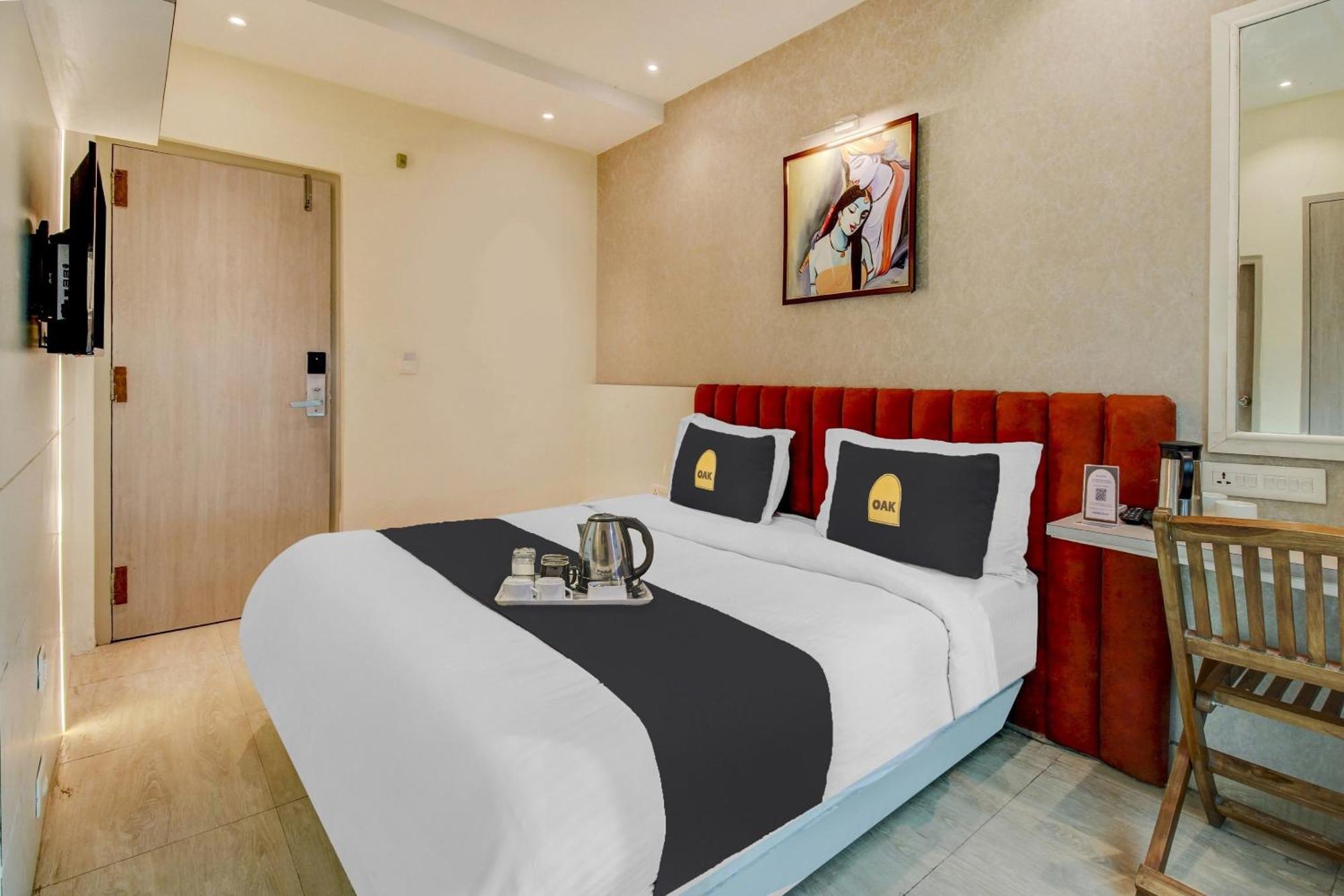 Townhouse Geetraj Near Shalimar Gateway Lucknow Hotel ภายนอก รูปภาพ