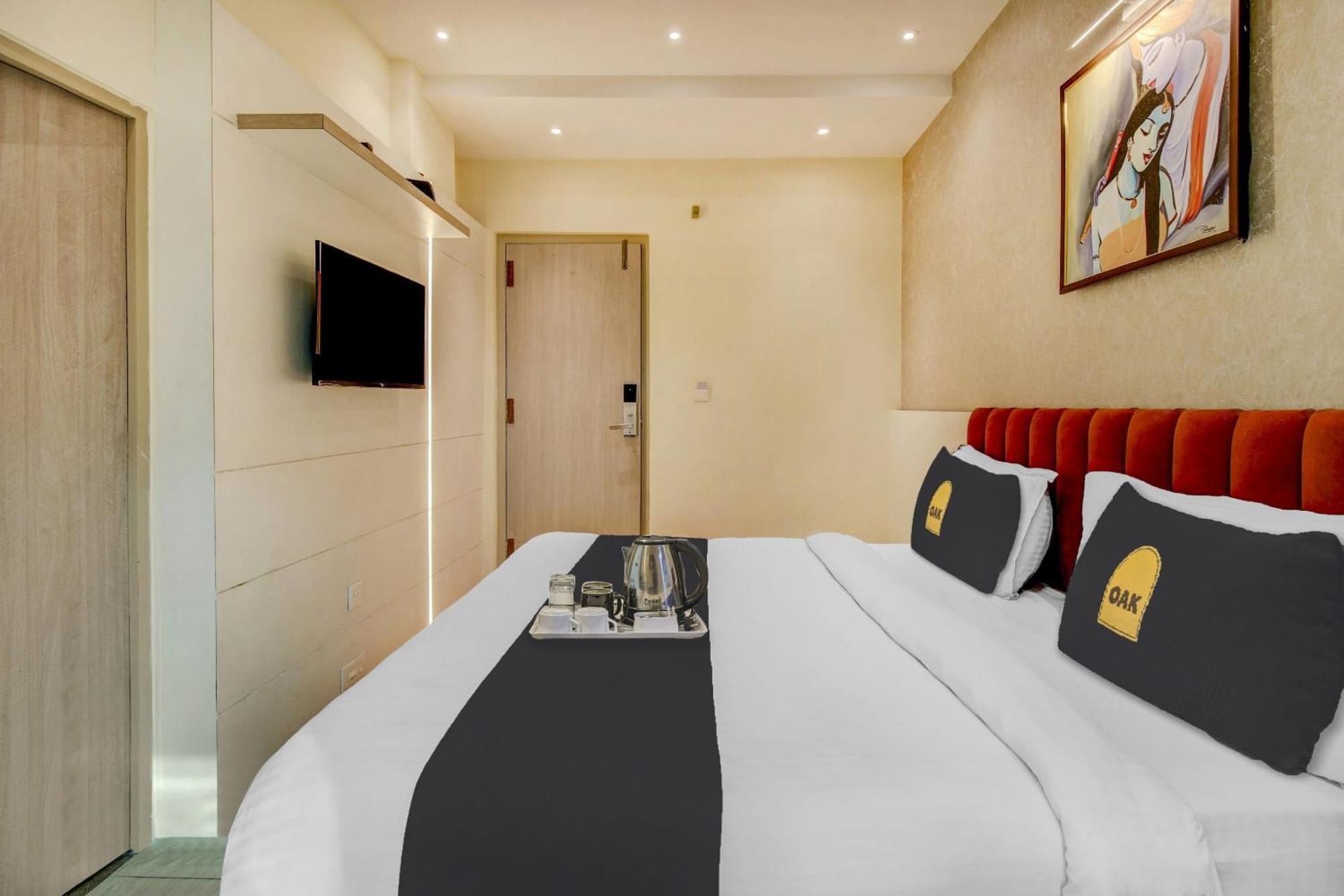 Townhouse Geetraj Near Shalimar Gateway Lucknow Hotel ภายนอก รูปภาพ