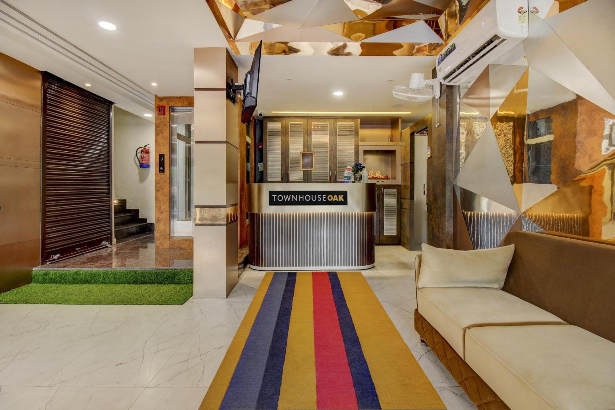 Townhouse Geetraj Near Shalimar Gateway Lucknow Hotel ภายนอก รูปภาพ