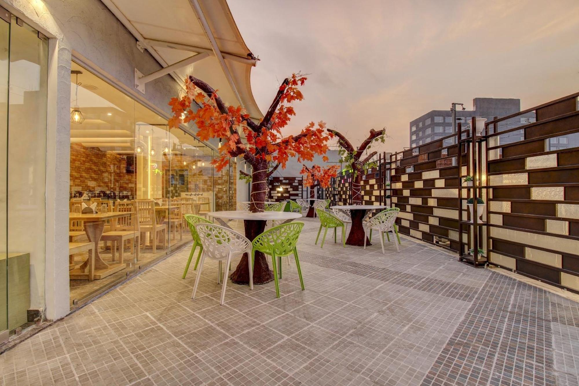 Townhouse Geetraj Near Shalimar Gateway Lucknow Hotel ภายนอก รูปภาพ