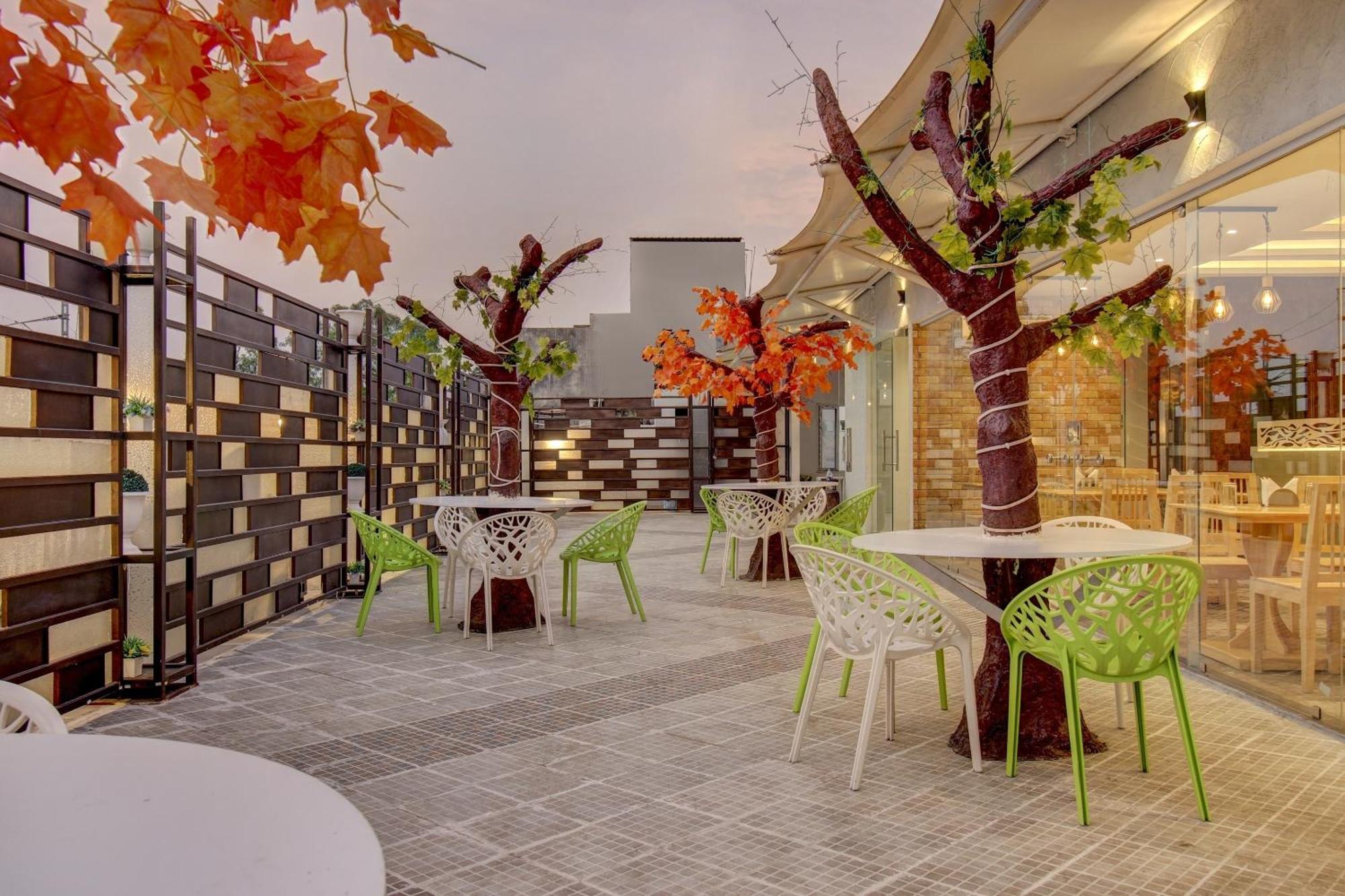 Townhouse Geetraj Near Shalimar Gateway Lucknow Hotel ภายนอก รูปภาพ